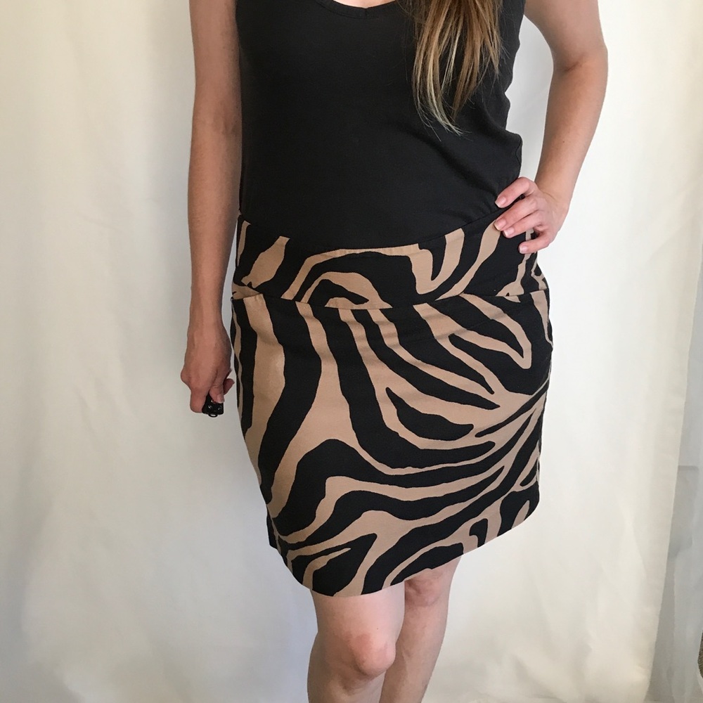 Ann Taylor Loft Animal print skirt A202